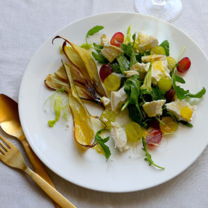 ENSALADA DE HINOJO, UVAS FRESCAS Y QUESO DE CABRA