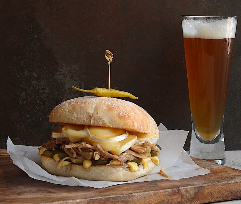 SÁNDWICH DE BRIE CON CERDO AL ESTILO CUBANO