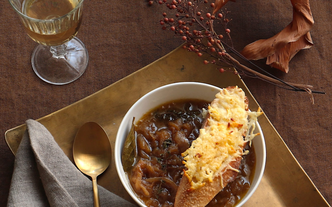 SOPA DE CEBOLLA CON PAN Y QUESO EMMENTAL