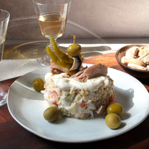 ENSALADILLA RUSA CON MAYONESA LÁCTEA/LACTONESA